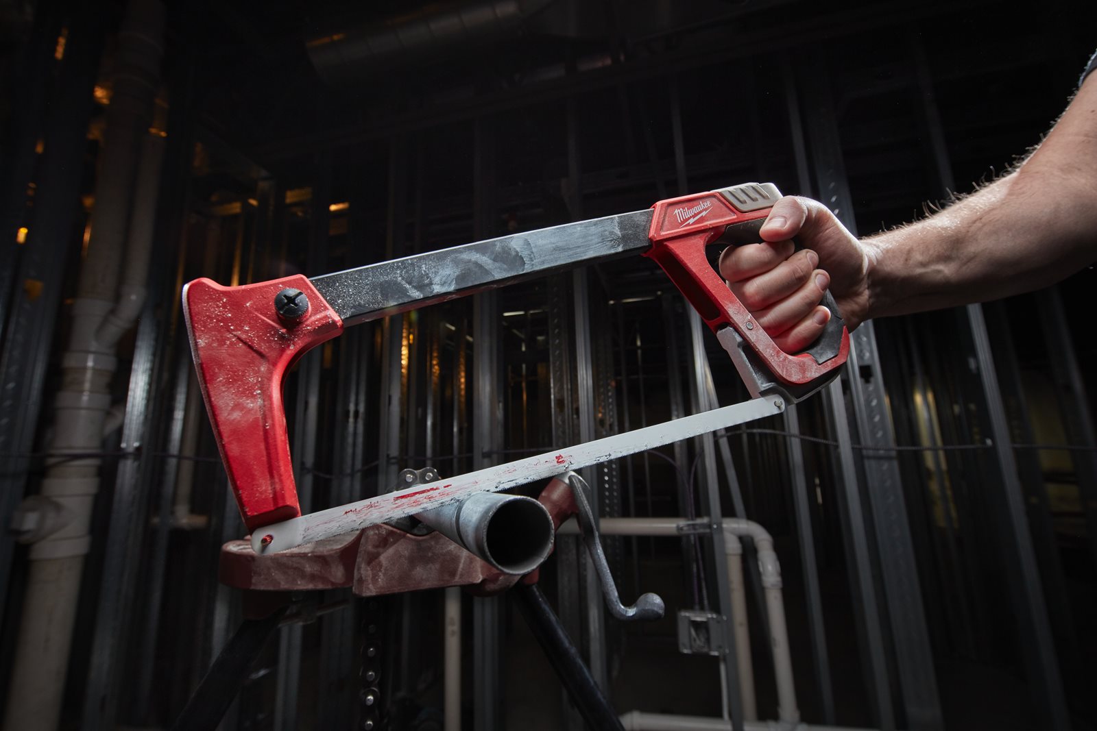 Fierăstrău 300 mm Milwaukee - in utilizare 1