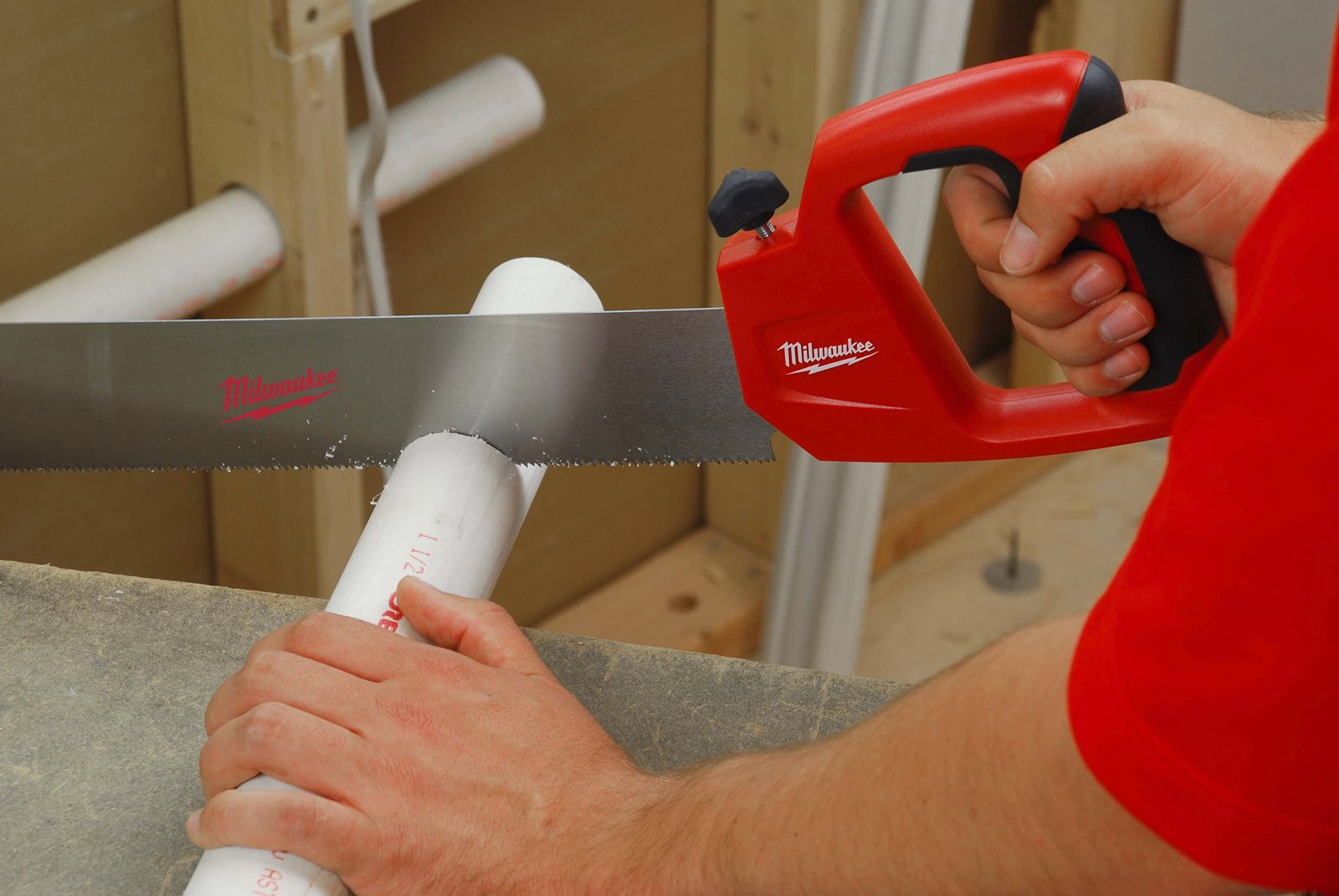 Fierăstrău PVC Milwaukee 48220212 - in utilizare 1