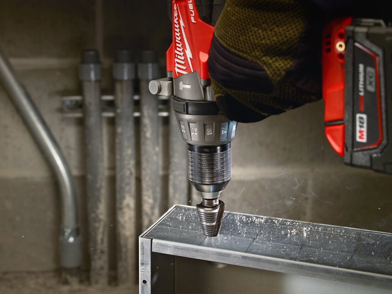 Burghie în trepte din cobalt 20 mm Milwaukee - in utilizare 2