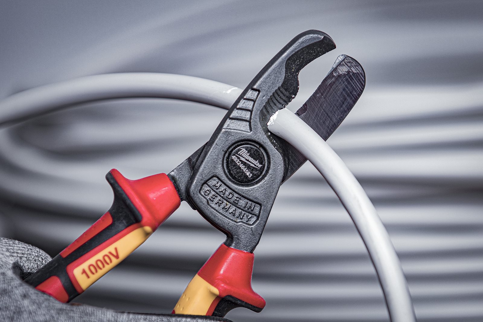 Dispozitive tăiere cabluri VDE 160mm Milwaukee - in utilizare 1