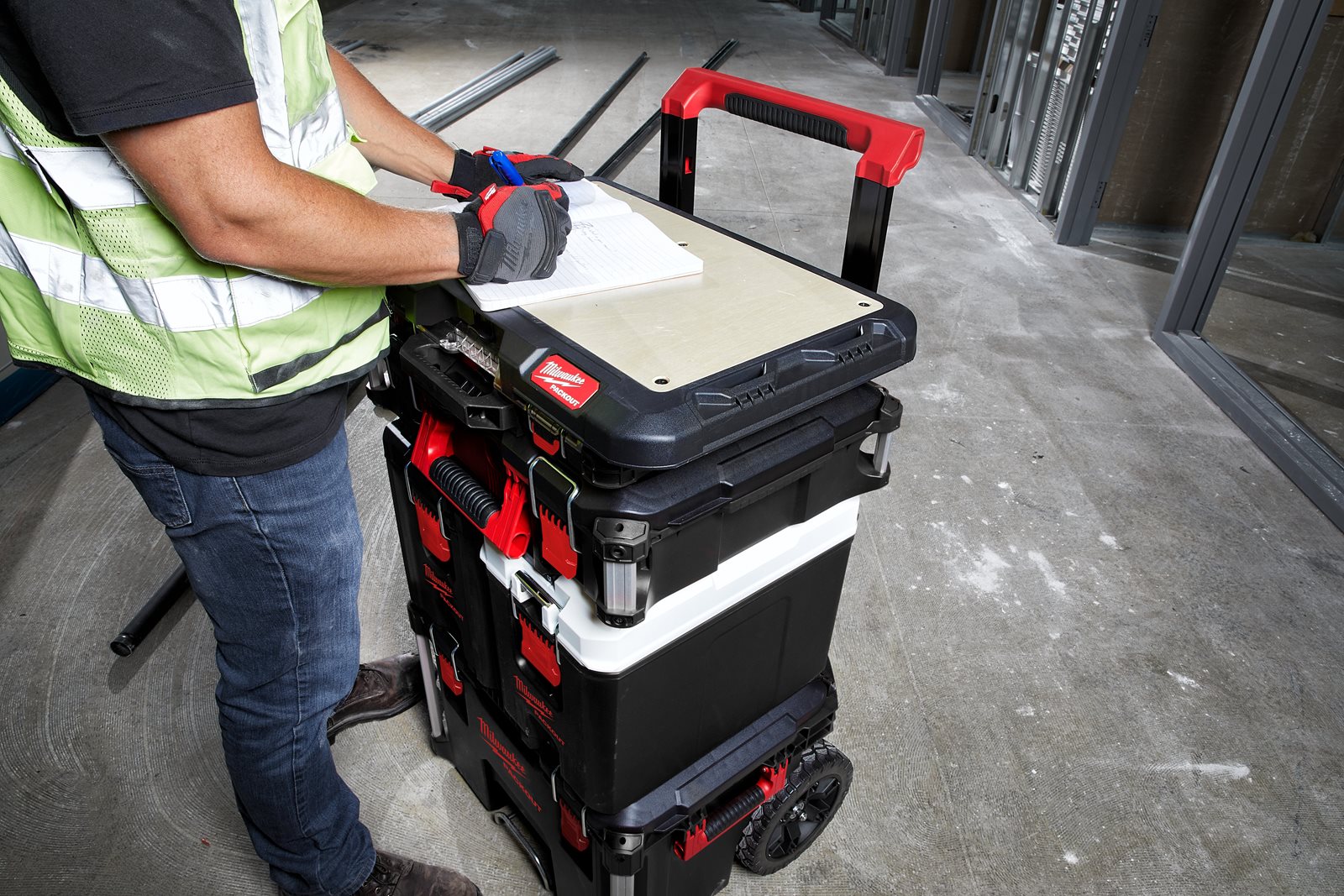 Suprafață de lucru personalizabilă PACKOUT Milwaukee - in utilizare 4