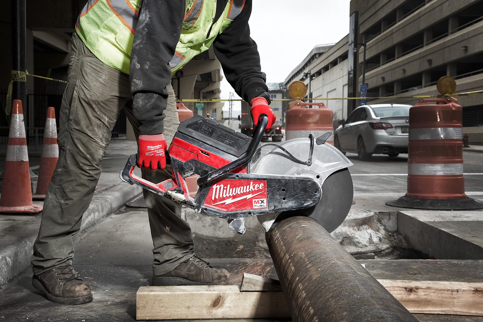 Disc subțire fontă ductilă, piatră și materiale multiple 4mm 1pc Milwaukee - in utilizare 1