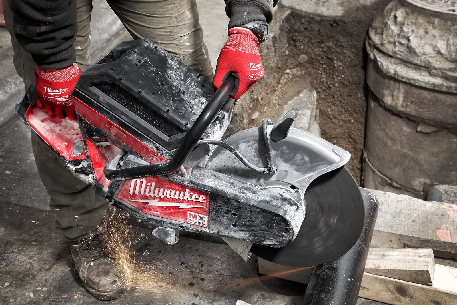 Disc subțire fontă ductilă, piatră și materiale multiple 4mm 1pc Milwaukee - in utilizare 2