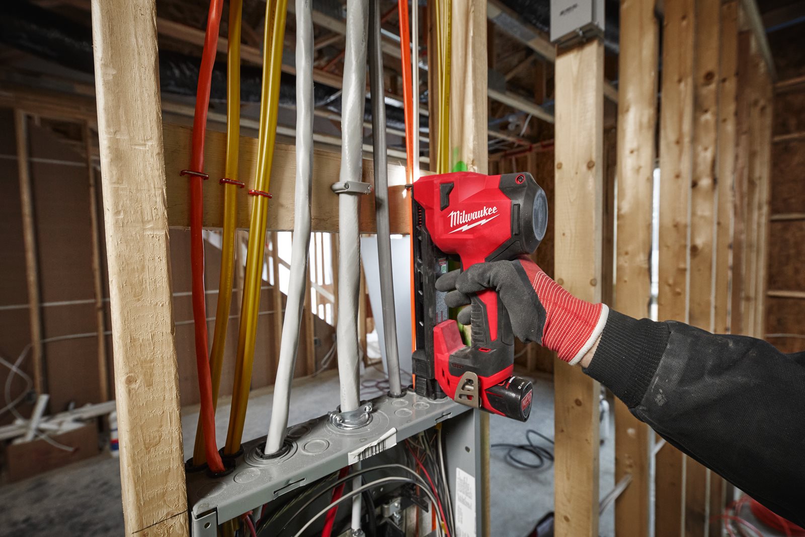 Capse pentru cabluri 25 mm Milwaukee - in utilizare 3