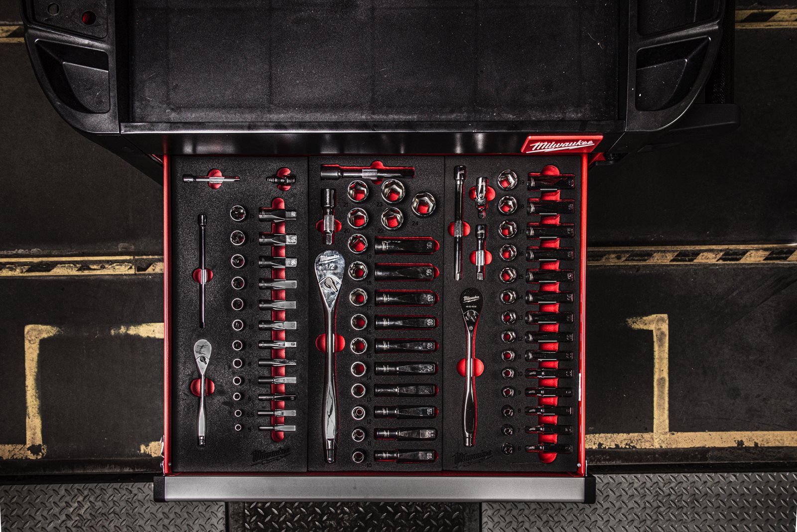 Set inserție spumă 3/8" antrenor cu clichet și chei tubulare Milwaukee - in utilizare 1