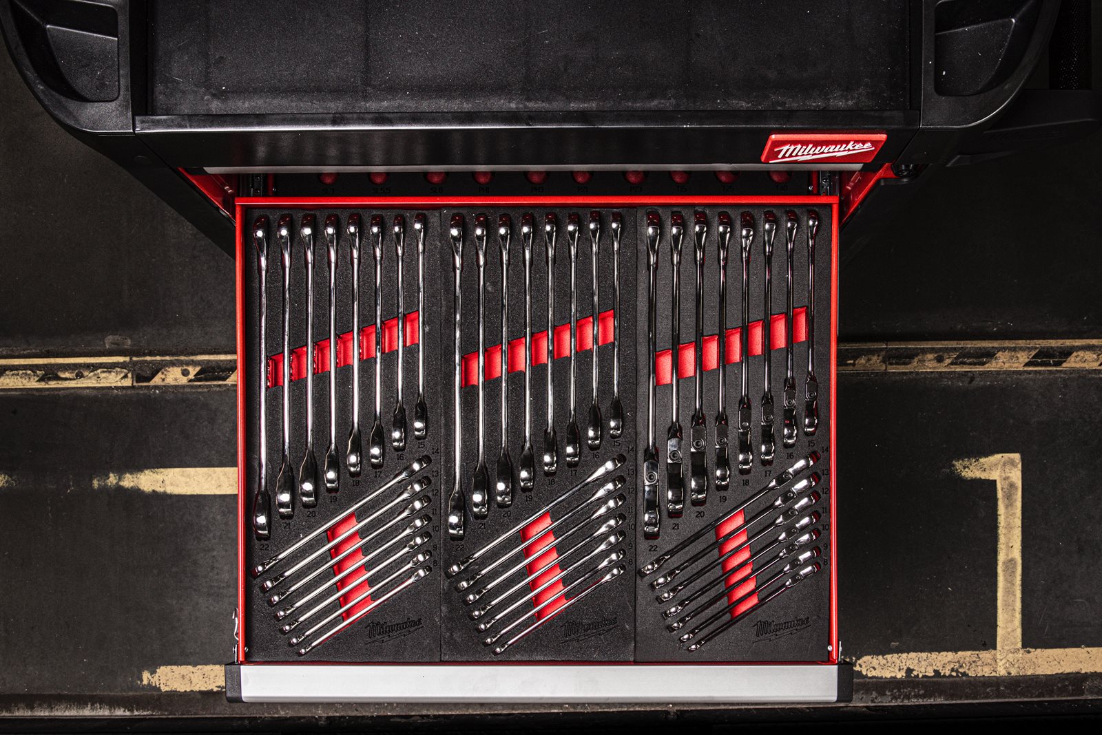 Set inserție spumă chei combinate cu clichet MAX BITE Milwaukee - in utilizare 1