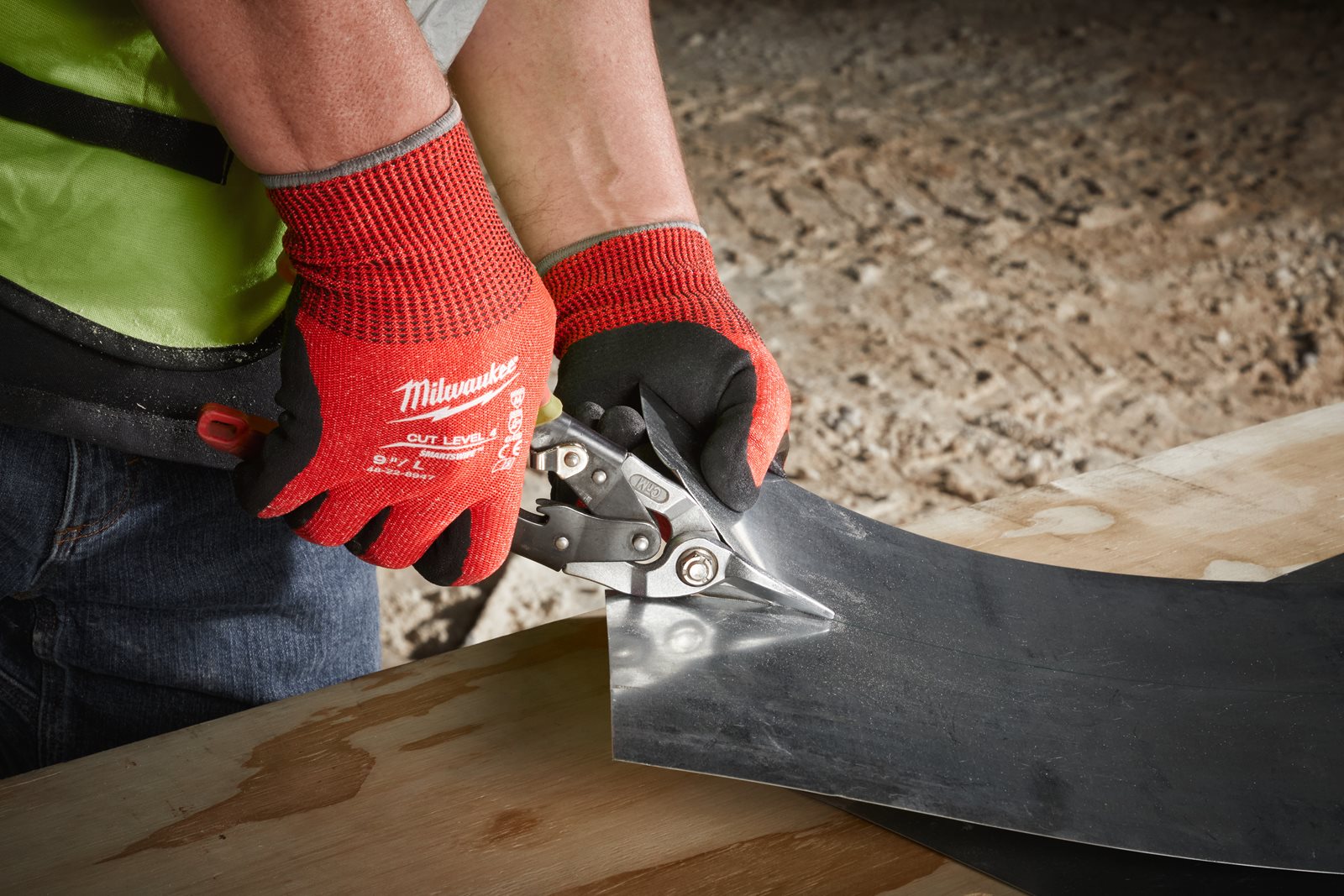 Mănuși rezistente la tăiere - D 1pc Milwaukee 4932479911 - in utilizare 3