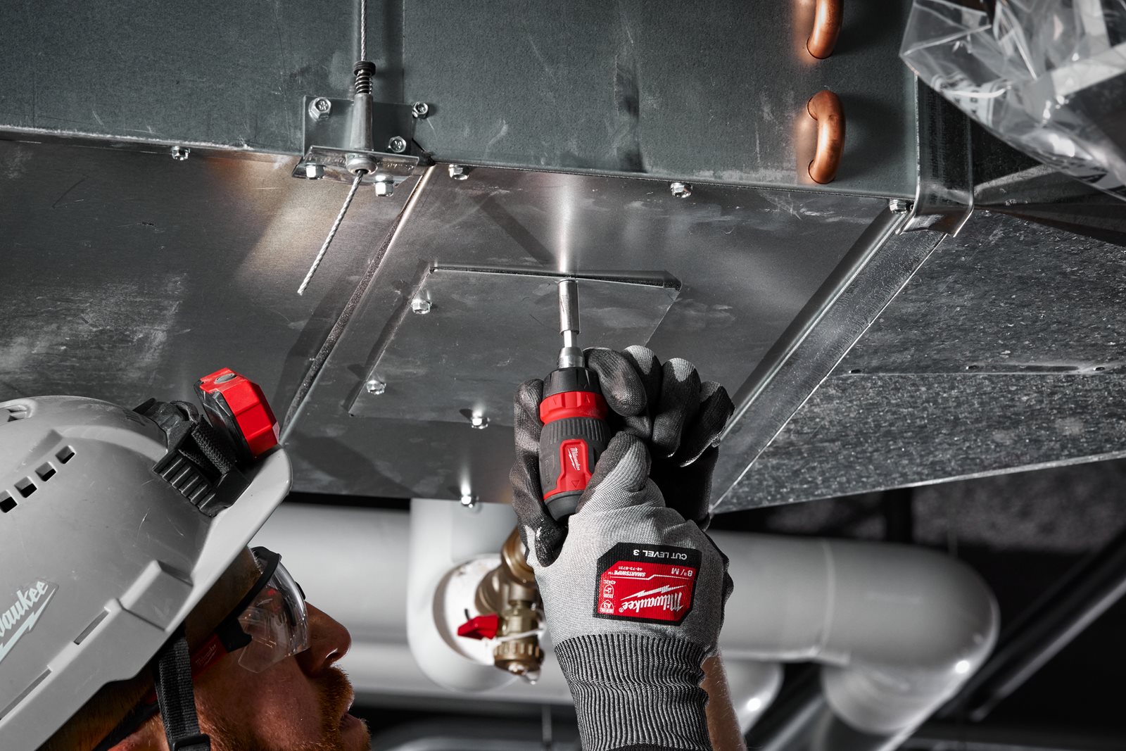 Șurubelniță cu clichet multi-bit Milwaukee 4932480581 - in utilizare 2