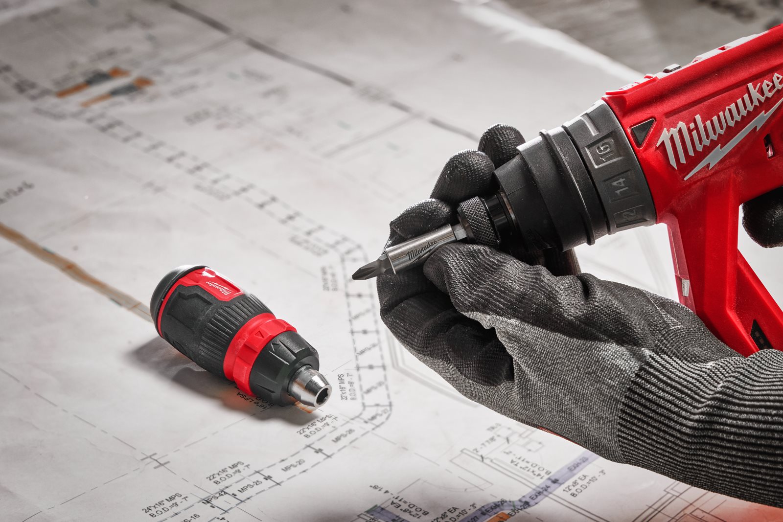 Șurubelniță cu clichet multi-bit Milwaukee 4932480581 - in utilizare 4