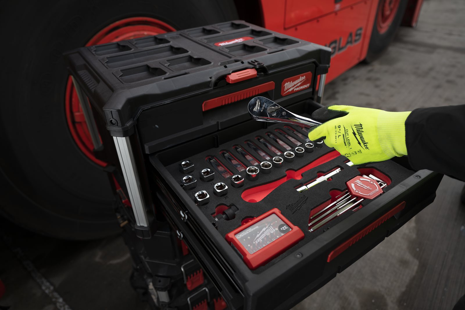 Set inserție spumă antrenor și tubulare pentru cutia cu sertare PACKOUT 1/2" Milwaukee - in utilizare 2