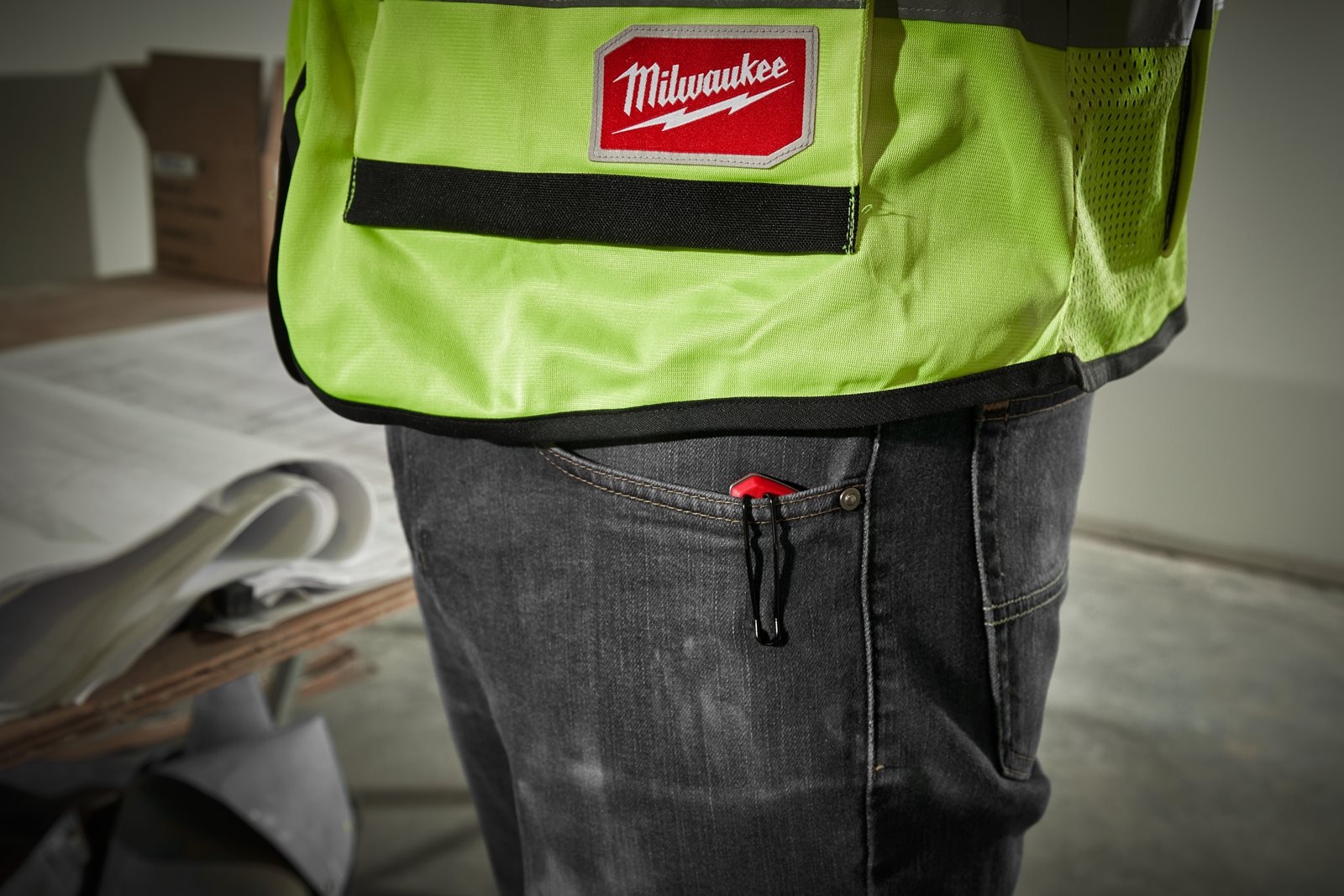Cuțit pliabil 5 în 1 FASTBACK Milwaukee - in utilizare 6