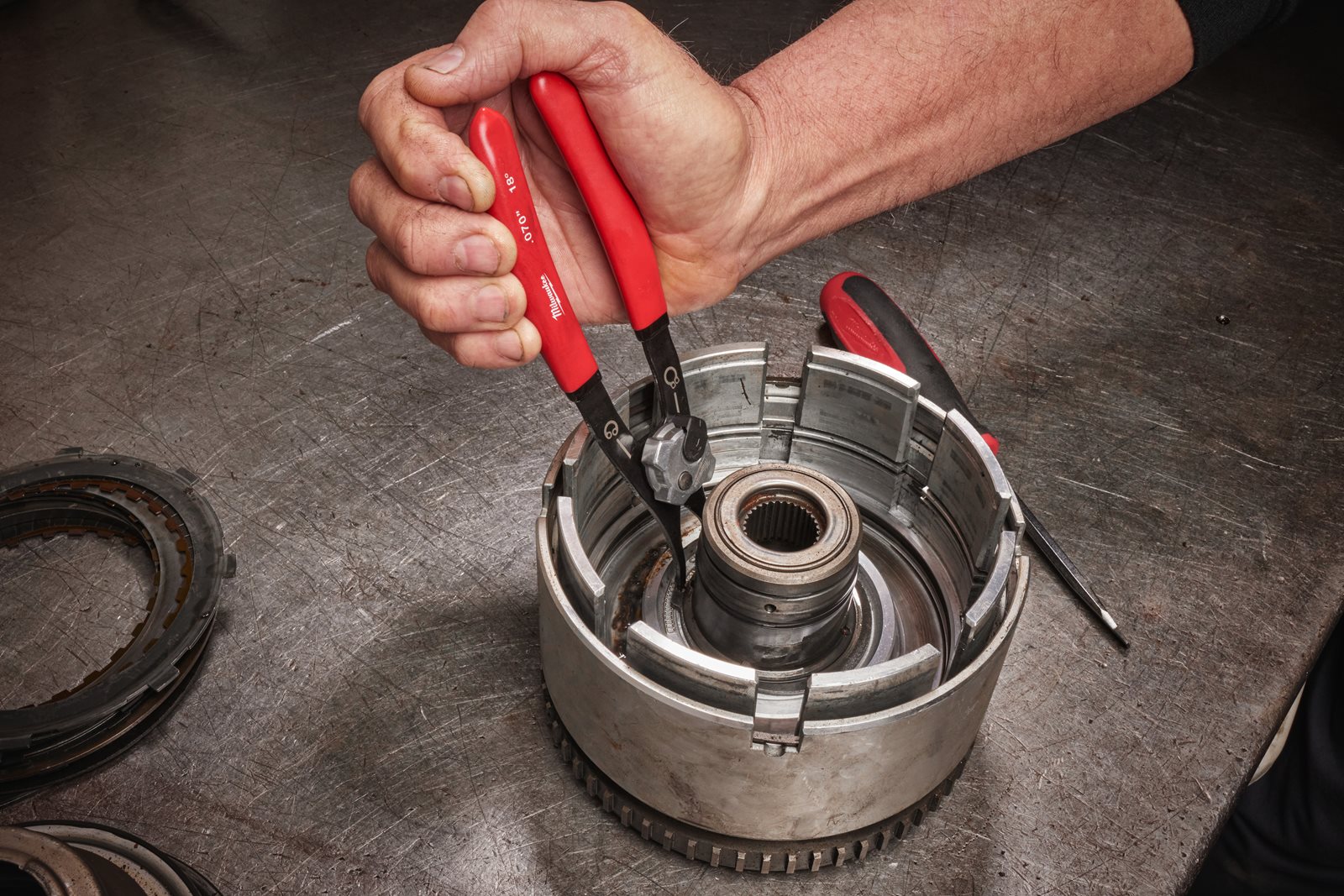 Clești pentru inele de siguranță Milwaukee 4932492487 - in utilizare 2