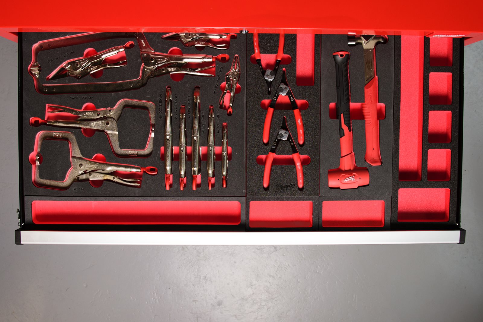 Set inserție spumă clești TORQUE LOCK 11 buc Milwaukee - in utilizare 2