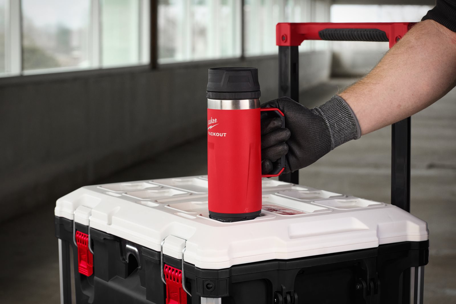 Packout Mugs 532 ml Milwaukee 4932493471 - in utilizare 1