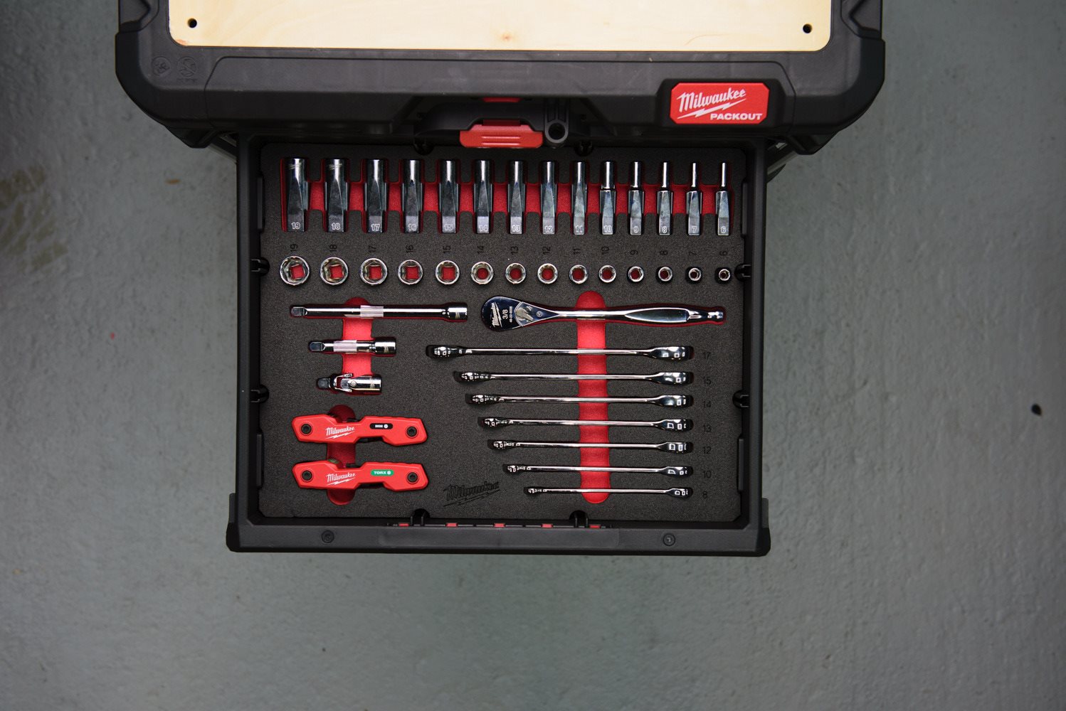 Inserție spumă PACKOUT 55 buc chei combinate, chei combinate cu clichet 3/8" Milwaukee - in utilizare 1