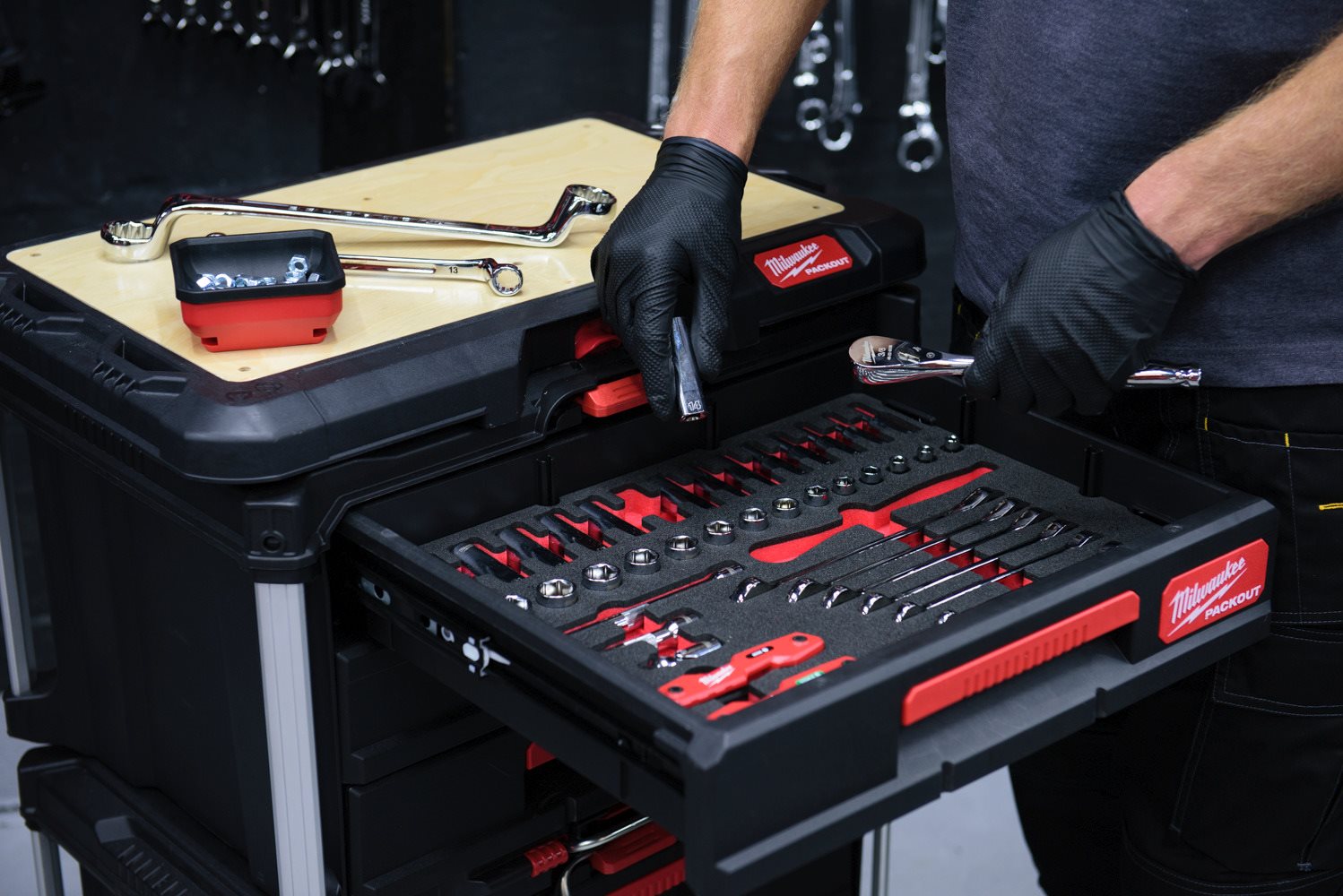 Inserție spumă PACKOUT 55 buc chei combinate, chei combinate cu clichet 3/8" Milwaukee - in utilizare 2