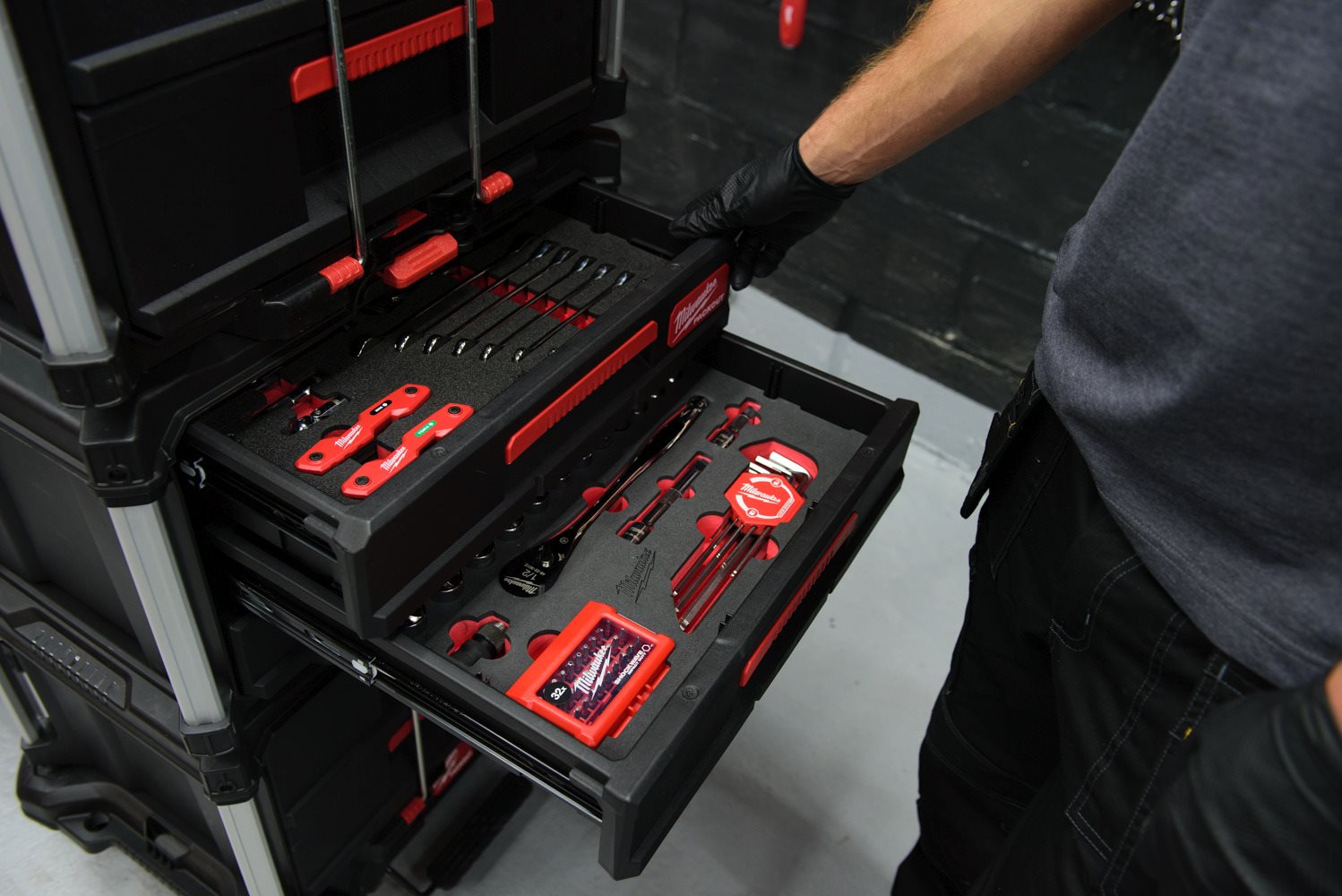 Inserție spumă PACKOUT 55 buc chei combinate, chei combinate cu clichet 3/8" Milwaukee - in utilizare 3