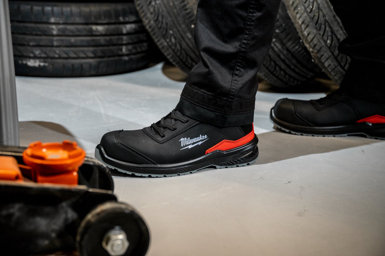 Ghete negre de protecție Flextred S3S 1M110133 ESD SC FO SR Negru Milwaukee 4932493727 - in utilizare 3