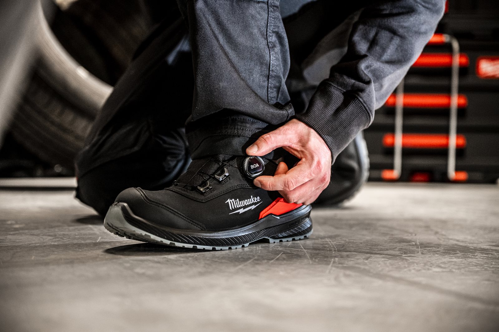 Pantofi negri de protecție Flextred S3S B1L110133 ESD SC FO SR Negru Milwaukee 4932498106 - in utilizare 3