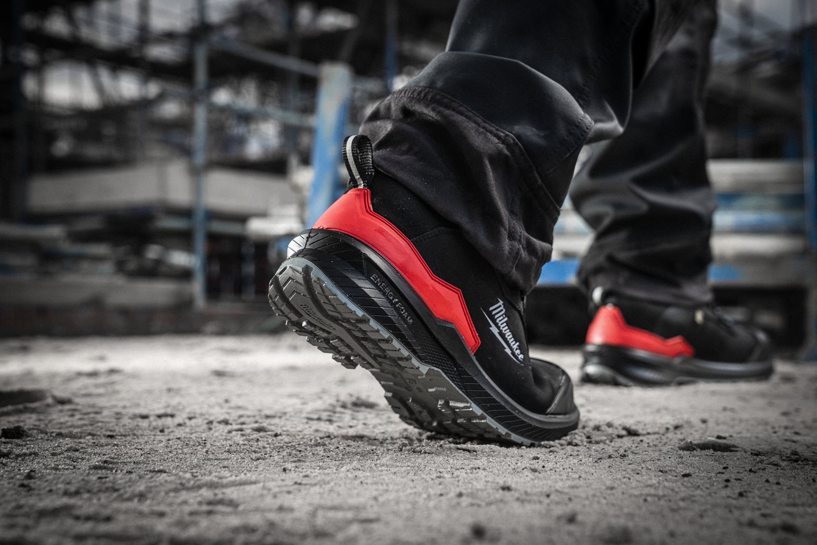 Ghete negre de protecție Flextred S3S B1M110133 ESD SC FO SR Negru Milwaukee 4932498119 - in utilizare 1