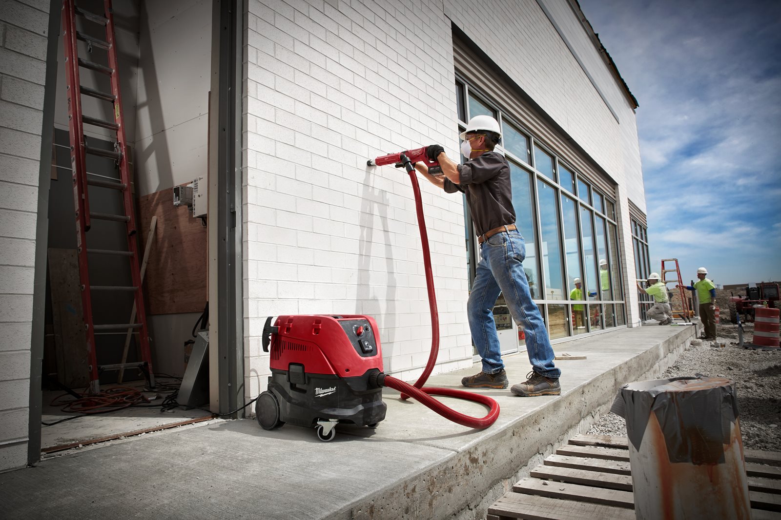 Aspirator 30L, clasa L Milwaukee AS 30 LAC - in utilizare 2