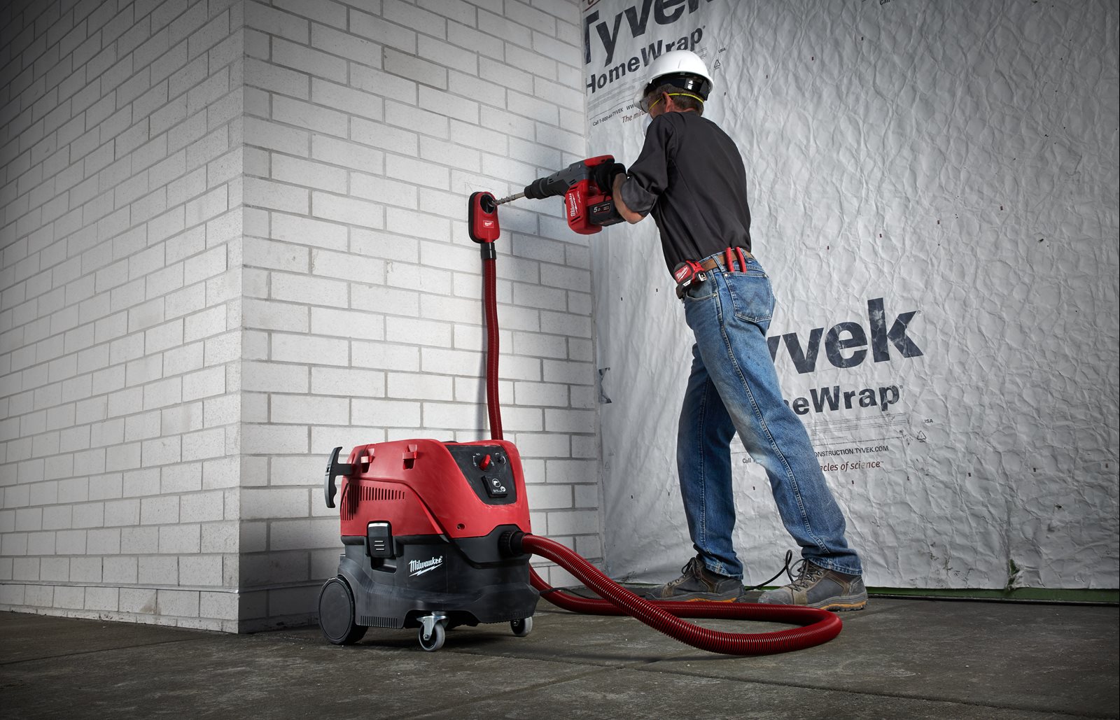 Aspirator 30L, clasa L Milwaukee AS 30 LAC - in utilizare 3