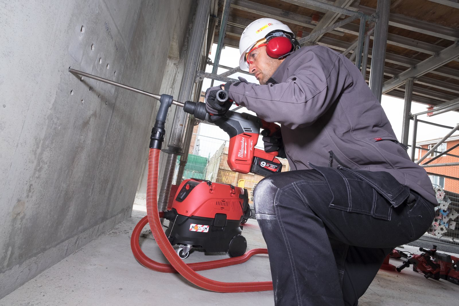Aspirator 30L, clasa M Milwaukee AS 30 MAC - in utilizare 2