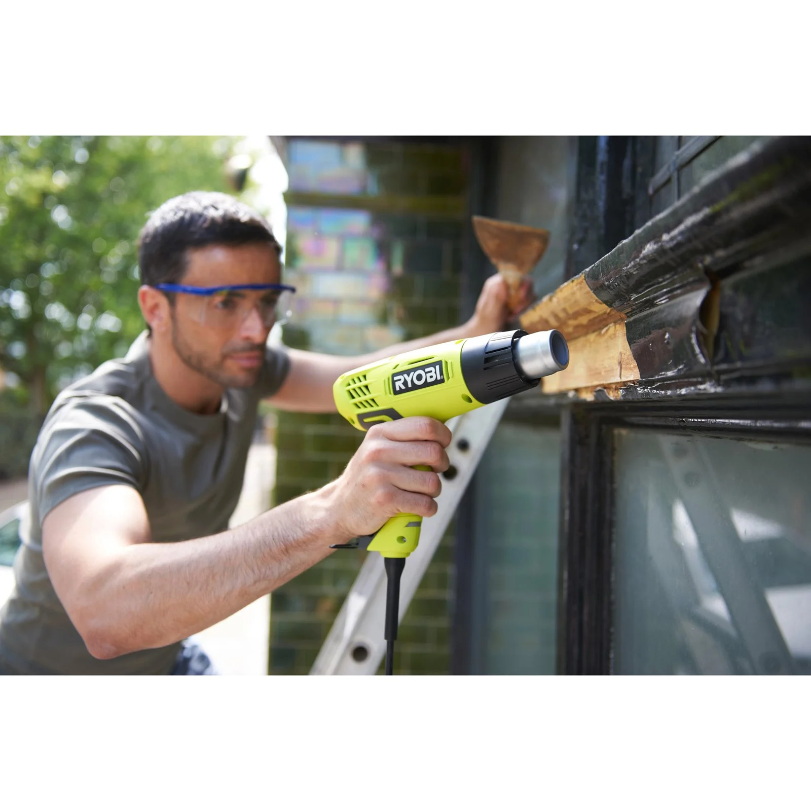 Pistol aer cald electric 2000 W Ryobi EHG2000 - in utilizare 1