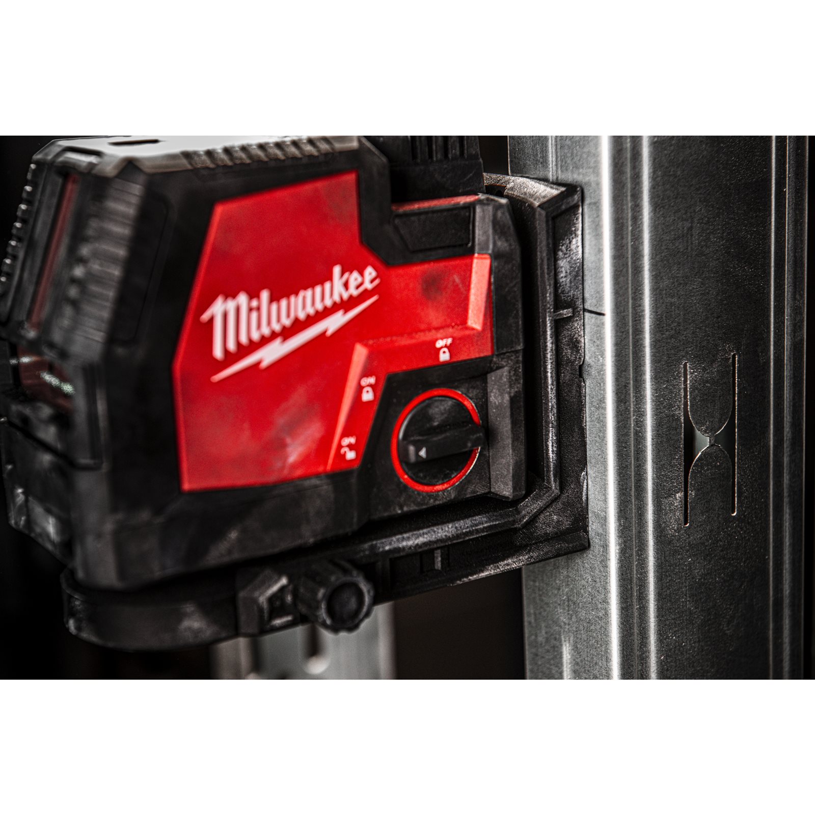 Nivelă laser cu 2 planuri cu fascicul verde reîncărcabilă REDLITHIUM USB Milwaukee L4 CLL-301C - detaliu 7