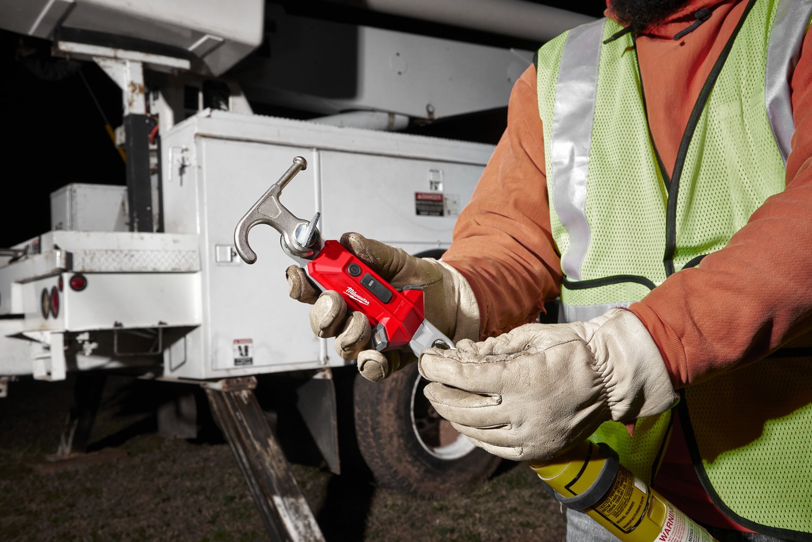 Lanternă USB reîncărcabilă Hot Stick Milwaukee L4 HSL-301 - in utilizare 2