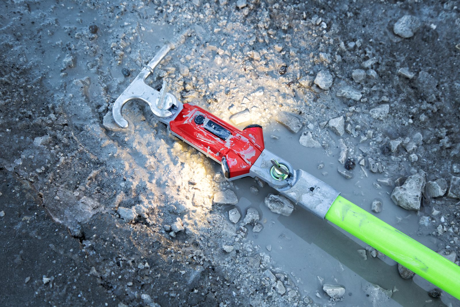 Lanternă USB reîncărcabilă Hot Stick Milwaukee L4 HSL-301 - in utilizare 6
