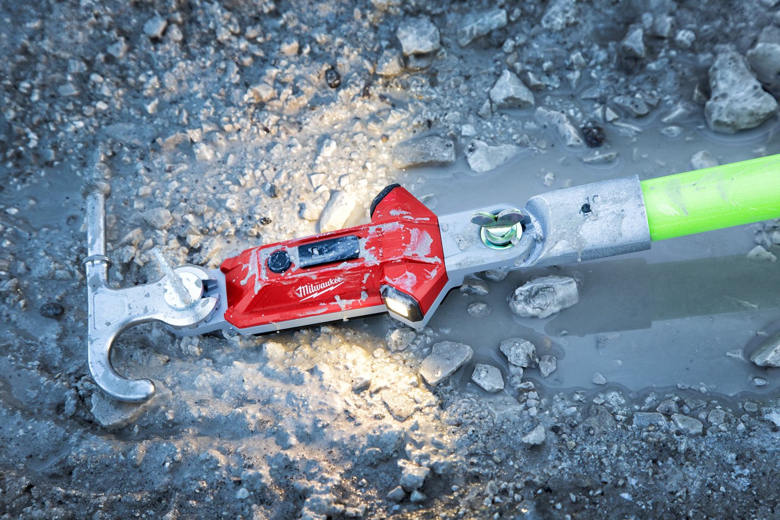 Lanternă USB reîncărcabilă Hot Stick Milwaukee L4 HSL-301 - in utilizare 7