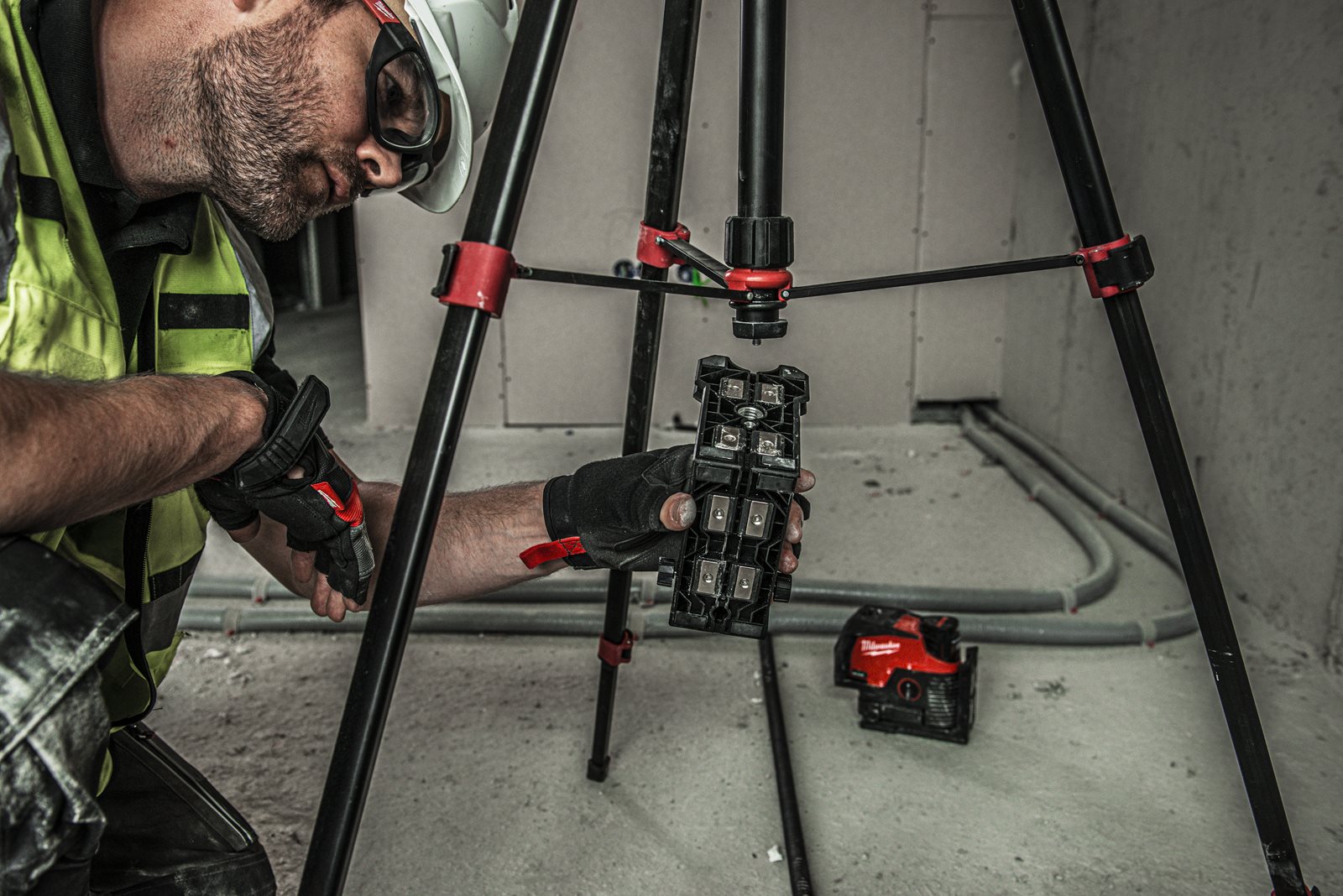 Suport montare laser la 360° Milwaukee LM360 - in utilizare 10