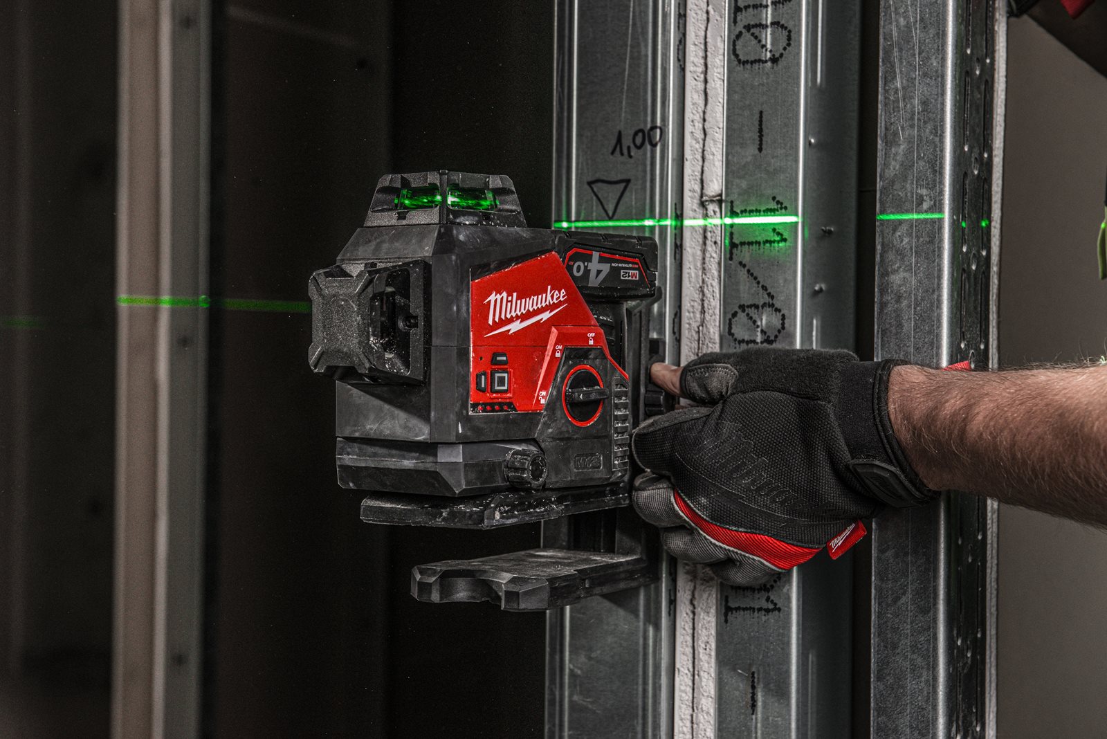 Suport montare laser la 360° Milwaukee LM360 - in utilizare 13
