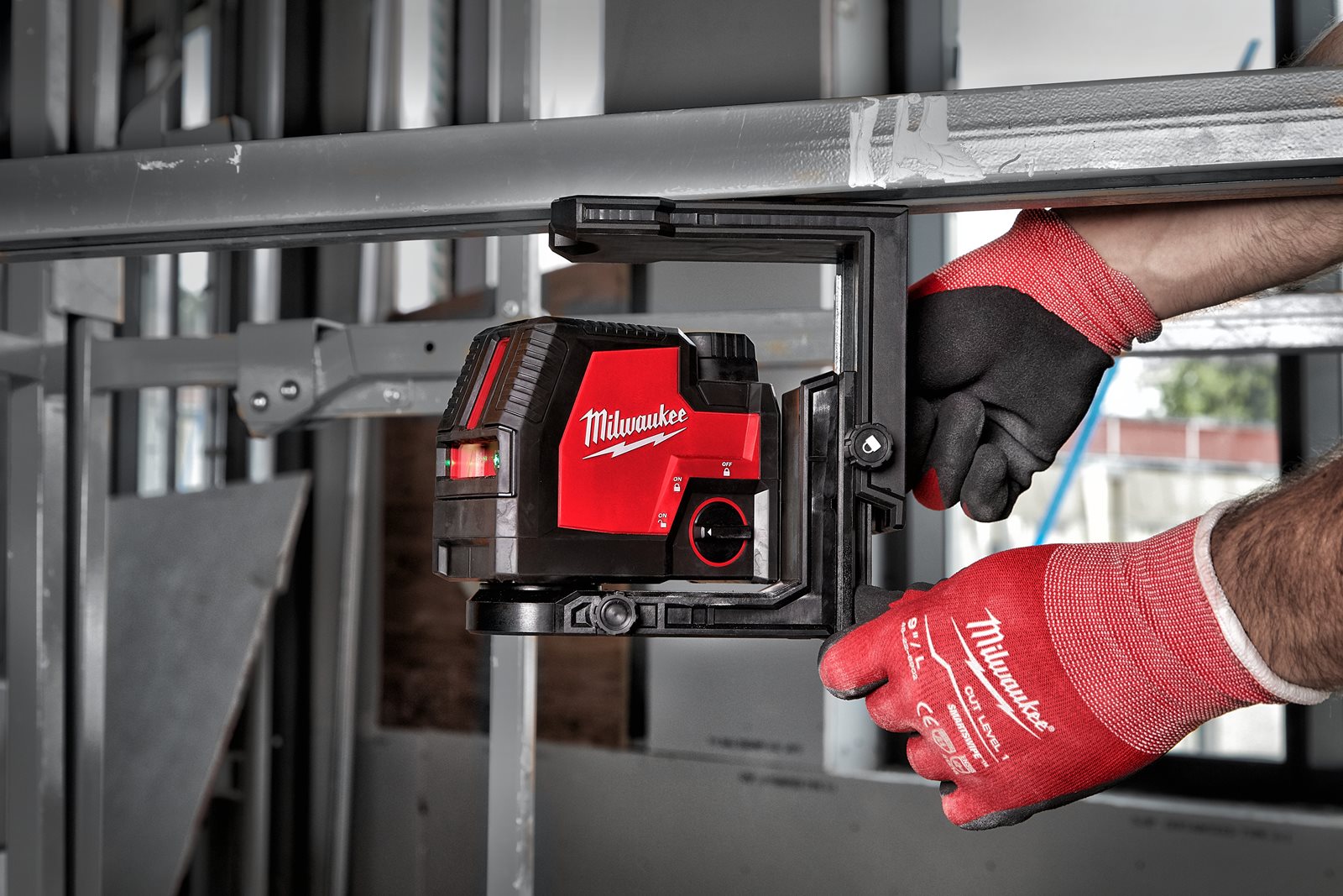 Suport montare laser la 360° Milwaukee LM360 - in utilizare 3