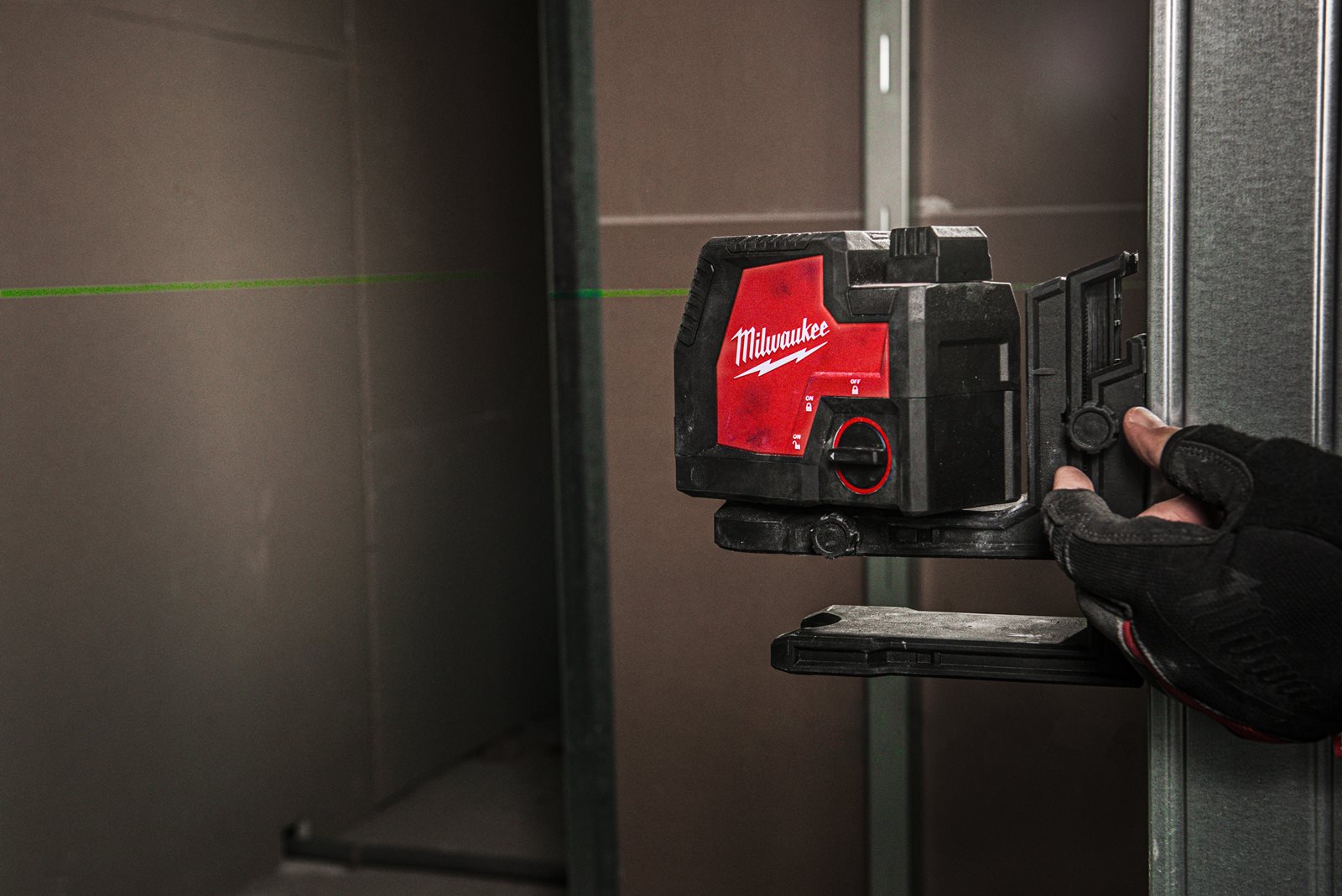 Suport montare laser la 360° Milwaukee LM360 - in utilizare 7