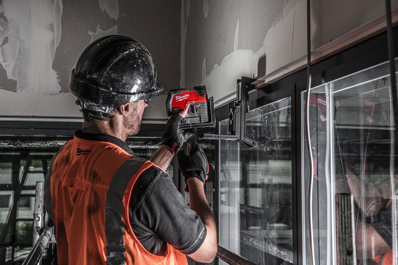 Suport montare laser la 360° Milwaukee LM360 - in utilizare 8