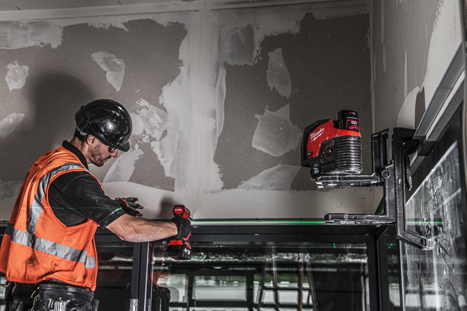 Suport montare laser la 360° Milwaukee LM360 - in utilizare 9