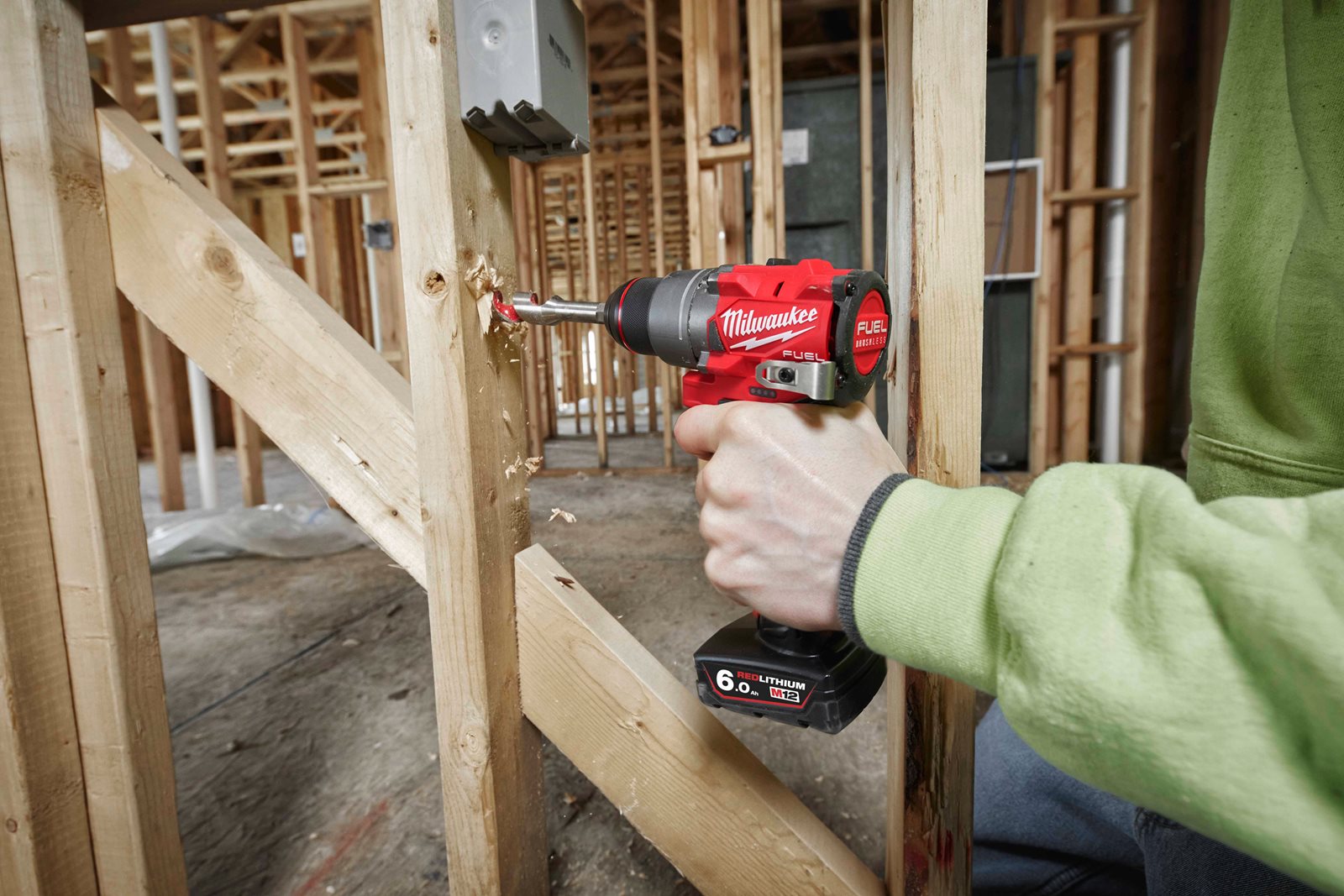 Mașină de găurit M12 FUEL subcompactă Milwaukee M12 FDD2-0 - in utilizare 2