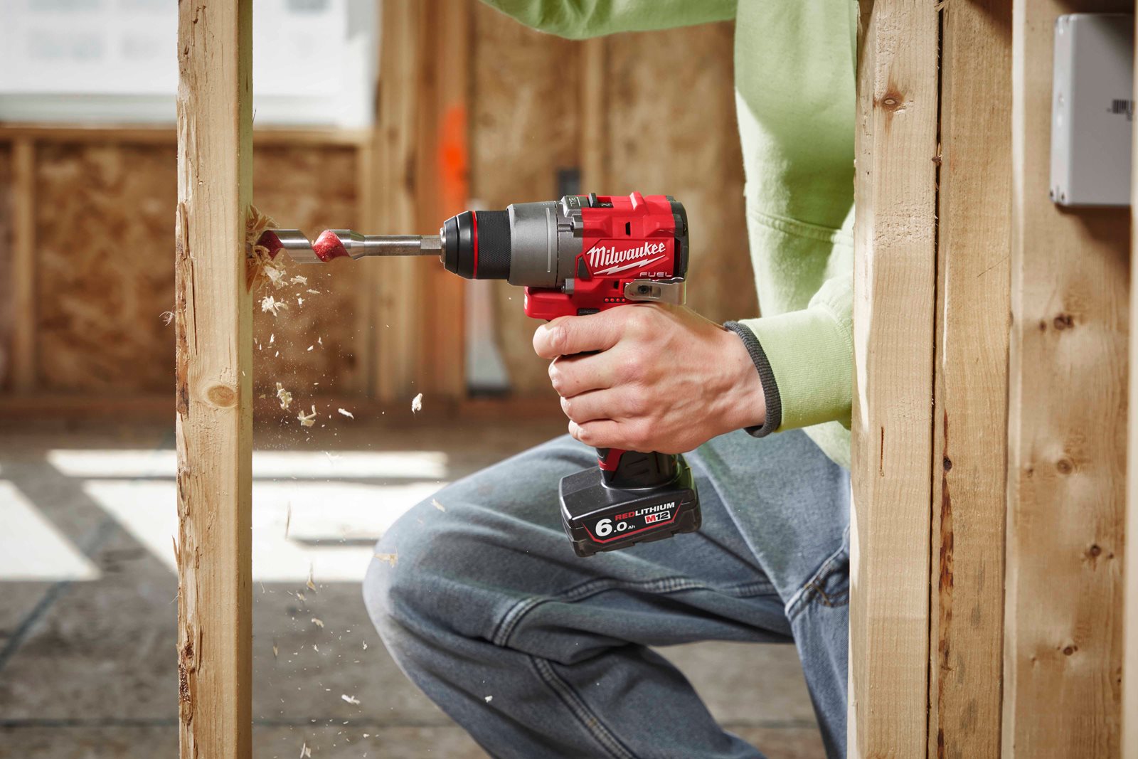 Mașină de găurit M12 FUEL subcompactă Milwaukee M12 FDD2-0 - in utilizare 5