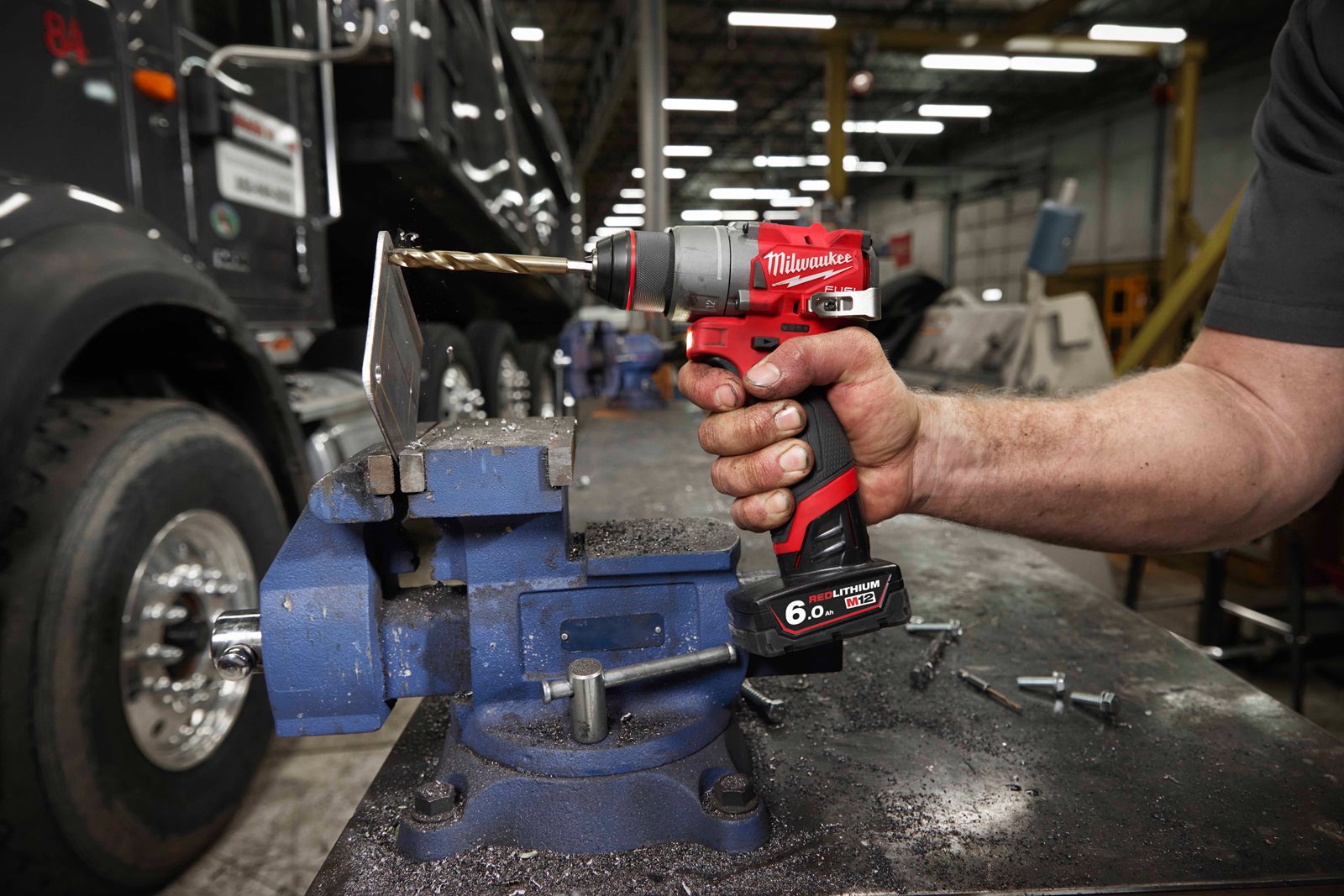 Mașină de găurit M12 FUEL subcompactă Milwaukee M12 FDD2-0 - in utilizare 6
