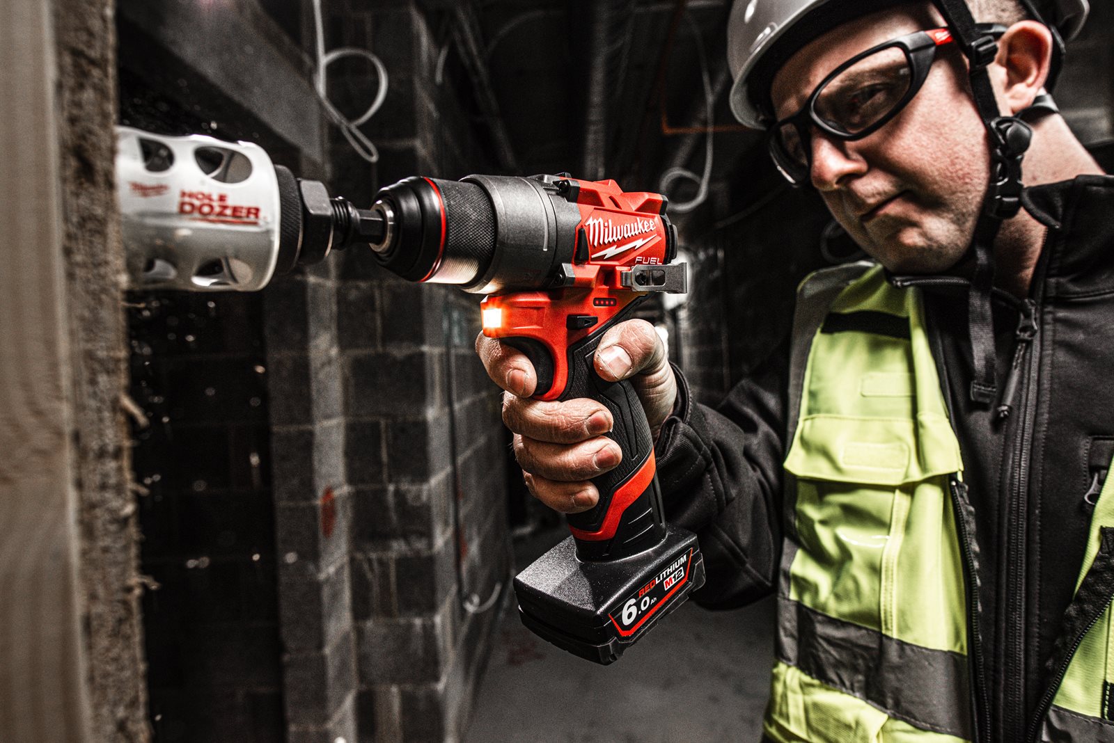 Mașină de găurit M12 FUEL subcompactă Milwaukee M12 FDD2-0 - in utilizare 7