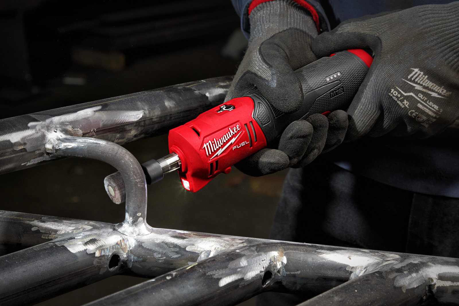 Polizor drept M12 FUEL Milwaukee M12 FDGS-0 - in utilizare 3