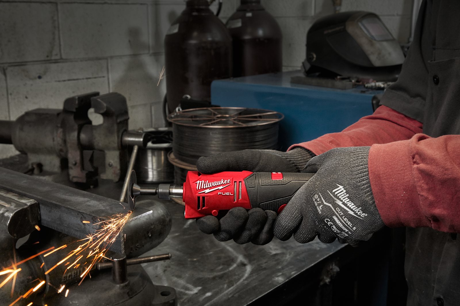 Polizor drept M12 FUEL Milwaukee M12 FDGS-0 - in utilizare 4