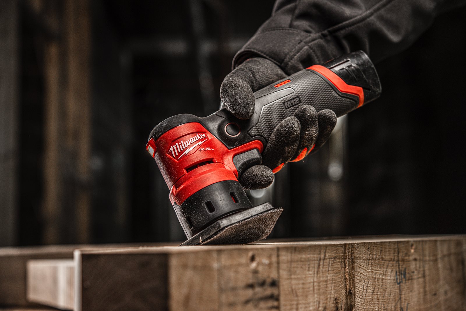 Șlefuitor subcompact M12 FUEL Milwaukee M12 FDSS-0B - in utilizare 1