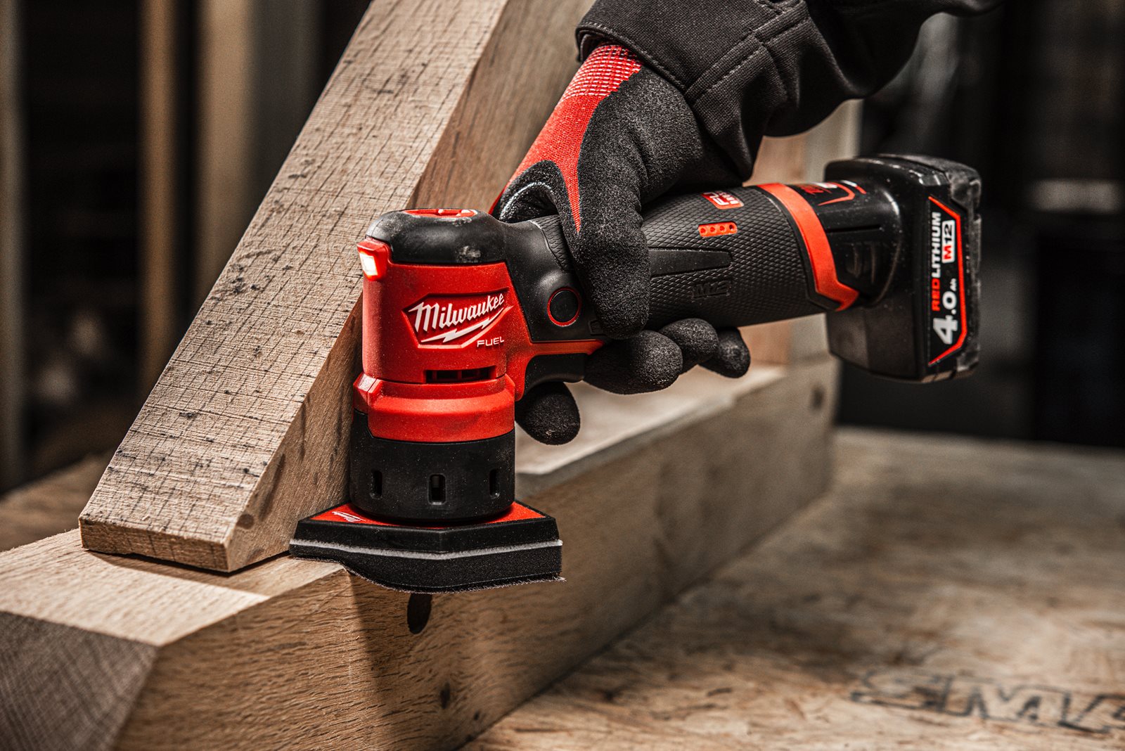 Șlefuitor subcompact M12 FUEL Milwaukee M12 FDSS-0B - in utilizare 2