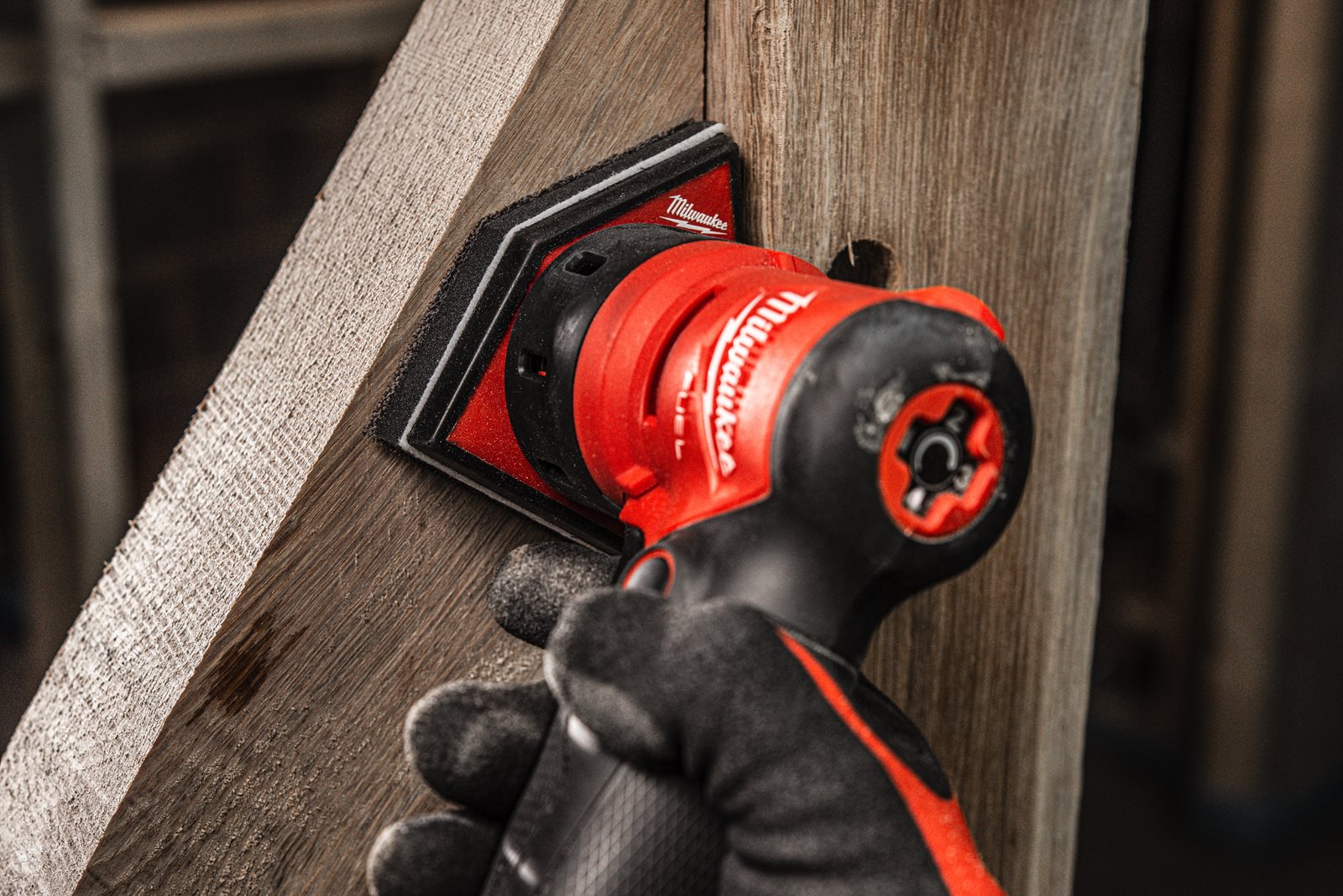 Șlefuitor subcompact M12 FUEL Milwaukee M12 FDSS-0B - in utilizare 3