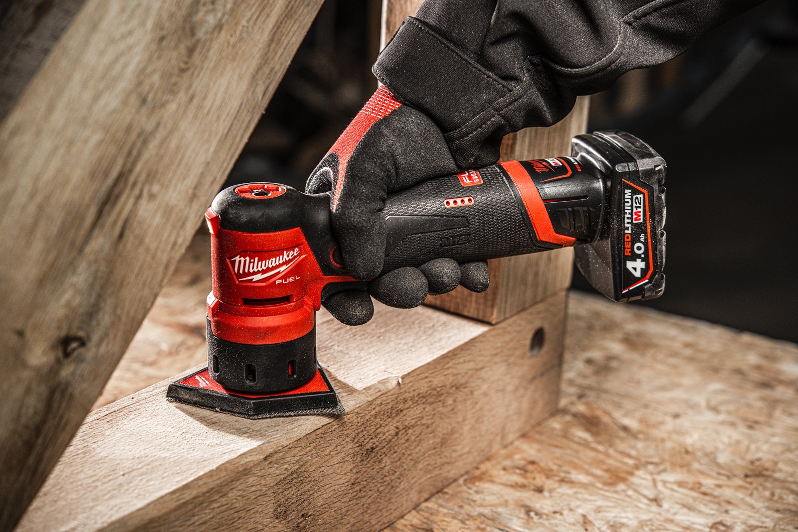 Șlefuitor subcompact M12 FUEL Milwaukee M12 FDSS-0B - in utilizare 5