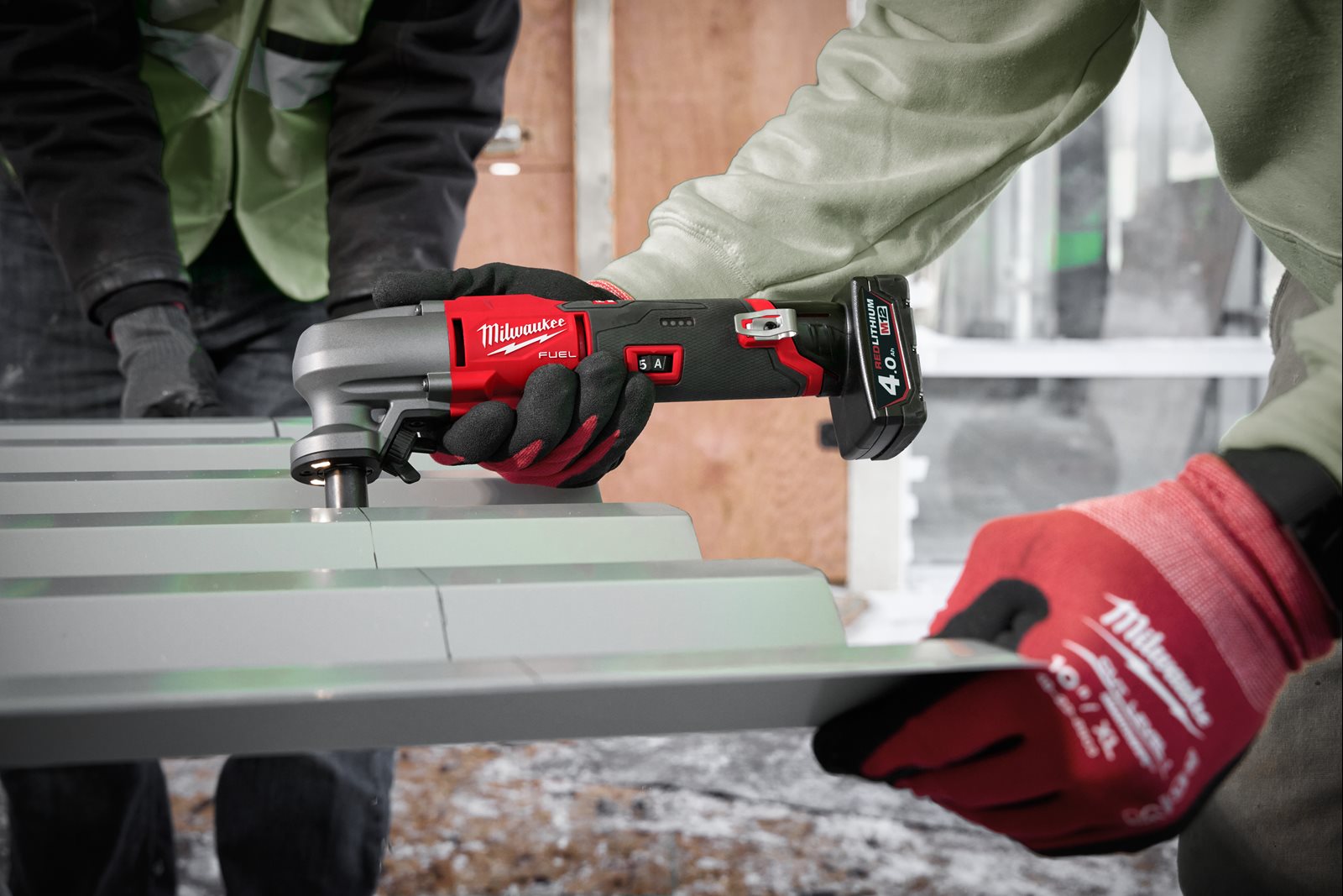 Mașină de tăiat tablă 1.6 mm M12 FUEL Milwaukee M12 FNB16-0 - in utilizare 13