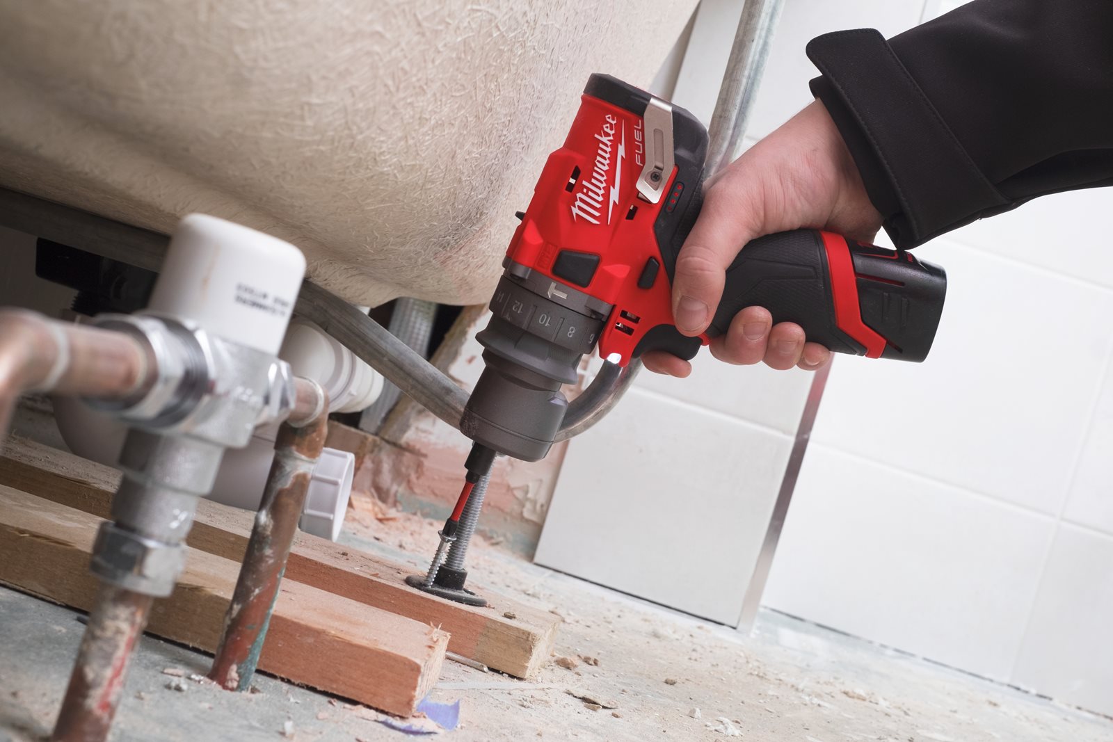 Mașină de găurit M12 FUEL subcompactă cu percuție și mandrină detașabilă Milwaukee M12 FPDX-0 4933464135 - in utilizare 4